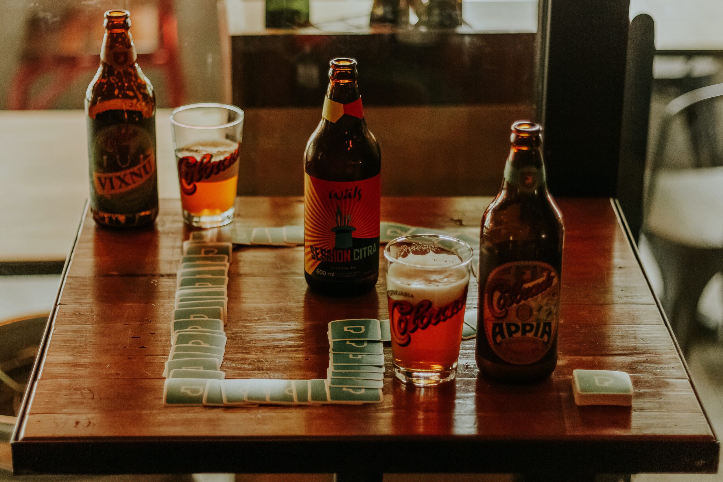 Trinkspiel Ideen für den JGA Bier und Karten