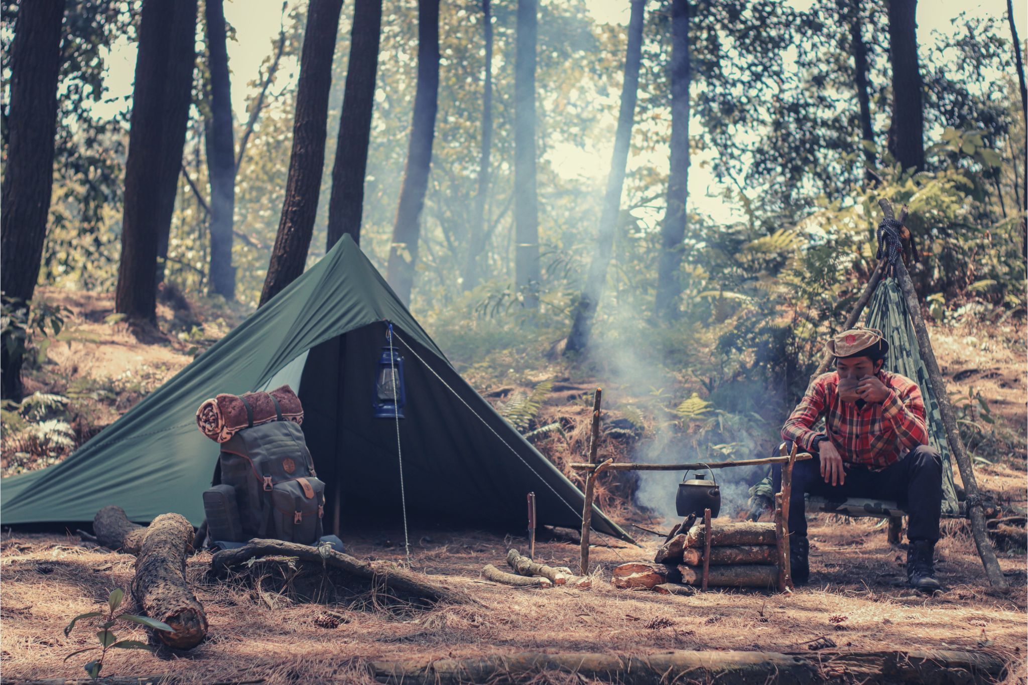 Unterschlupf-beim-Survival-Training-mit-Mister-Neo-in-Berlin