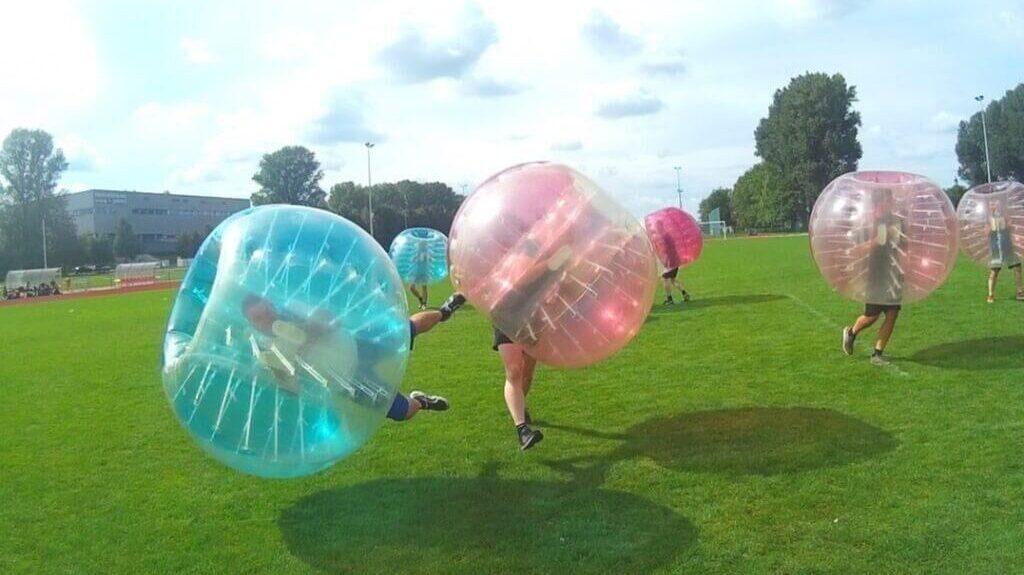 JGA Männer Referenz Bubble Soccer Stoß